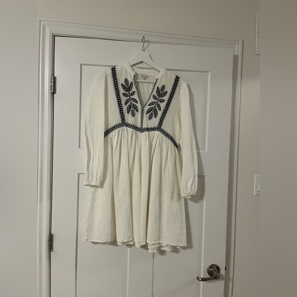Reitmans Cream Textured Dress with Black Trim